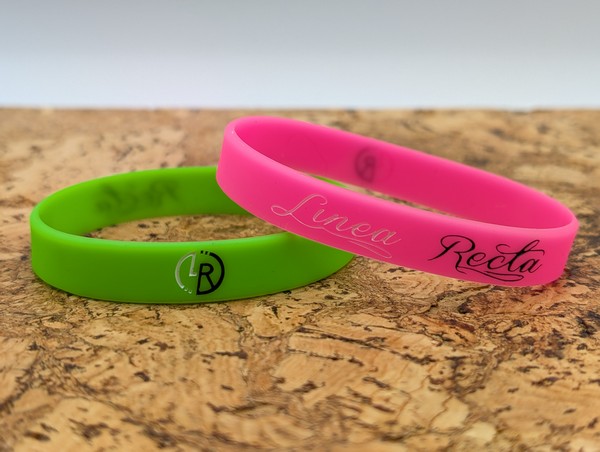 Bracelets en silicone gravés en creux